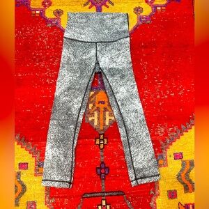 LULULEMON black/white leggings sz 6